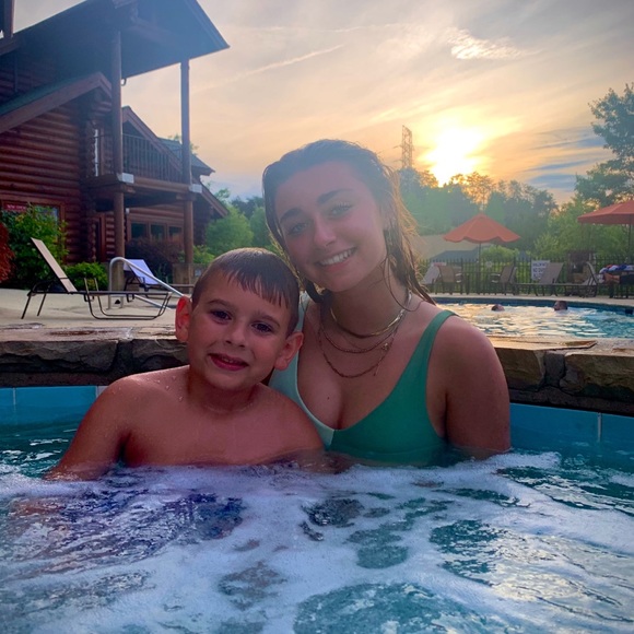 Meet your Posher, Gabrielle - Picture 1 of 1